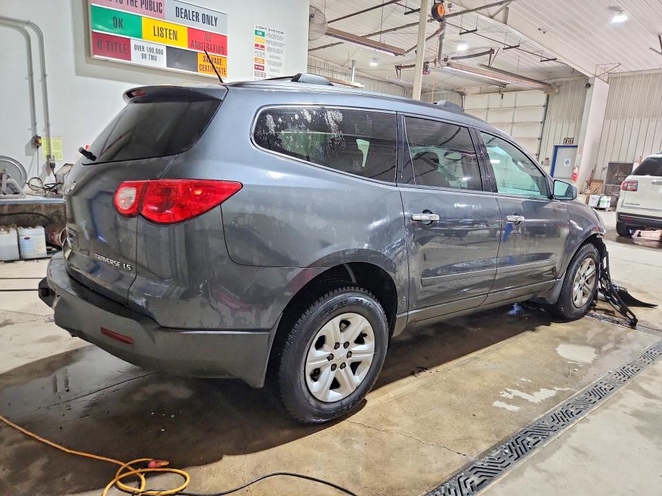 Photo 3 from auction – 2011 CHEVROLET TRAVERSE with VIN 1GNKVEEDXBJ333264