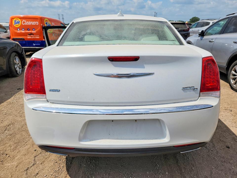 Photo 6 from auction – 2015 CHRYSLER 300C with VIN 2C3CCAKG2FH749850