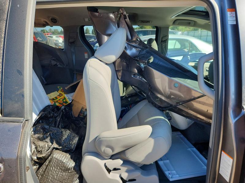 Photo 10 from auction – 2017 TOYOTA SIENNA with VIN 5TDYZ3DC7HS843345