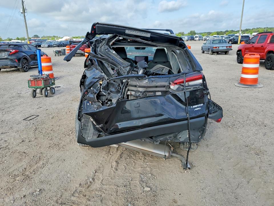 Photo 6 from auction – 2024 TOYOTA RAV4 with VIN 2T3N1RFV6RC443760