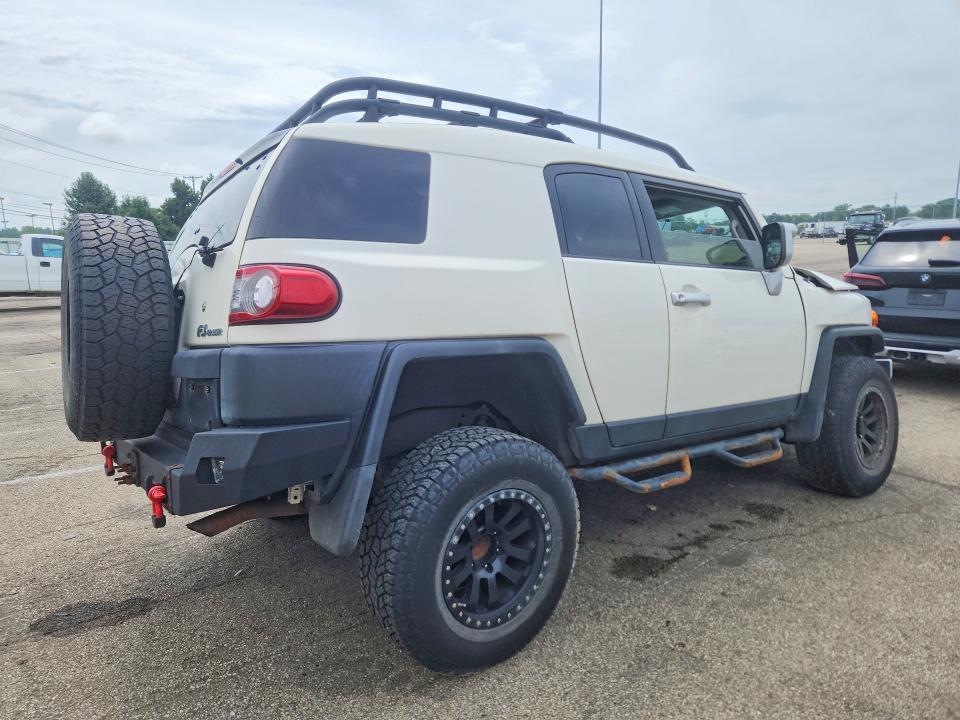 Photo 3 from auction – 2013 TOYOTA FJ CRUISER with VIN JTEBU4BF2DK157900