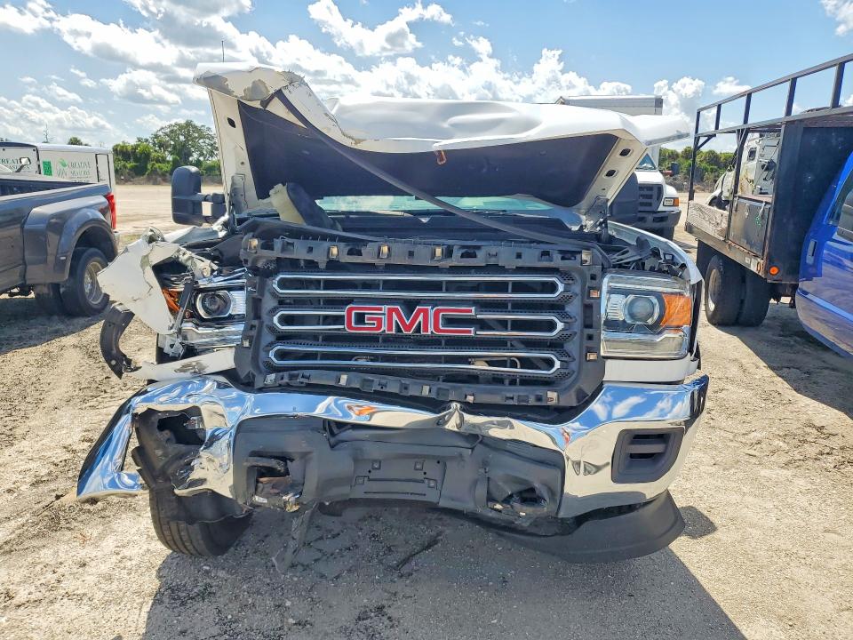 Photo 5 from auction – 2017 GMC SIERRA with VIN 1GD31VCGXHF157622