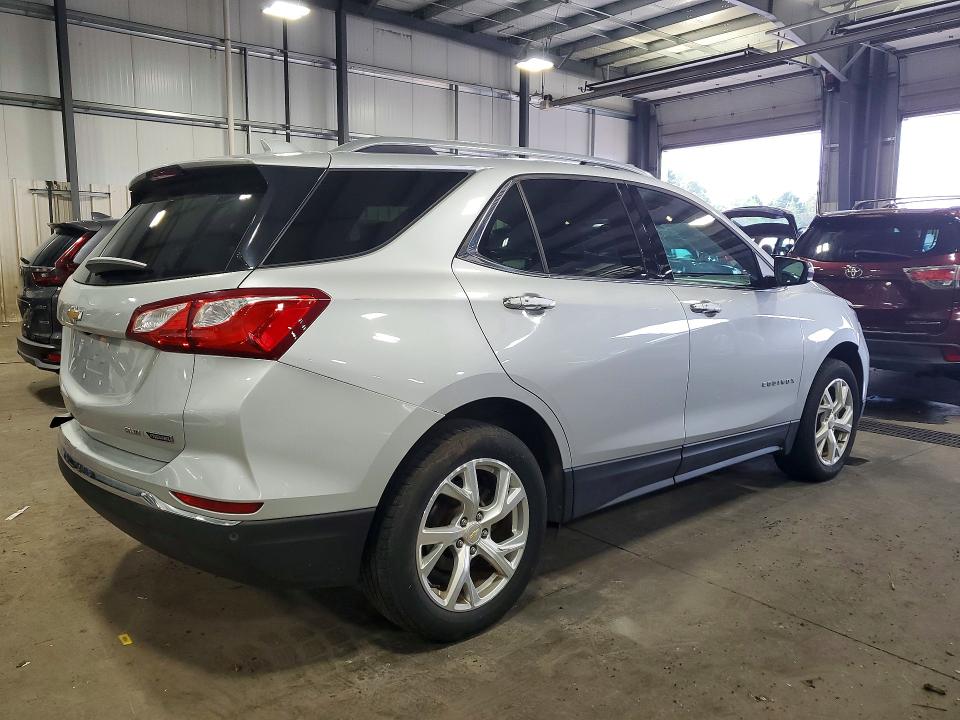 Photo 3 from auction – 2018 CHEVROLET EQUINOX with VIN 2GNAXVEV2J6306666