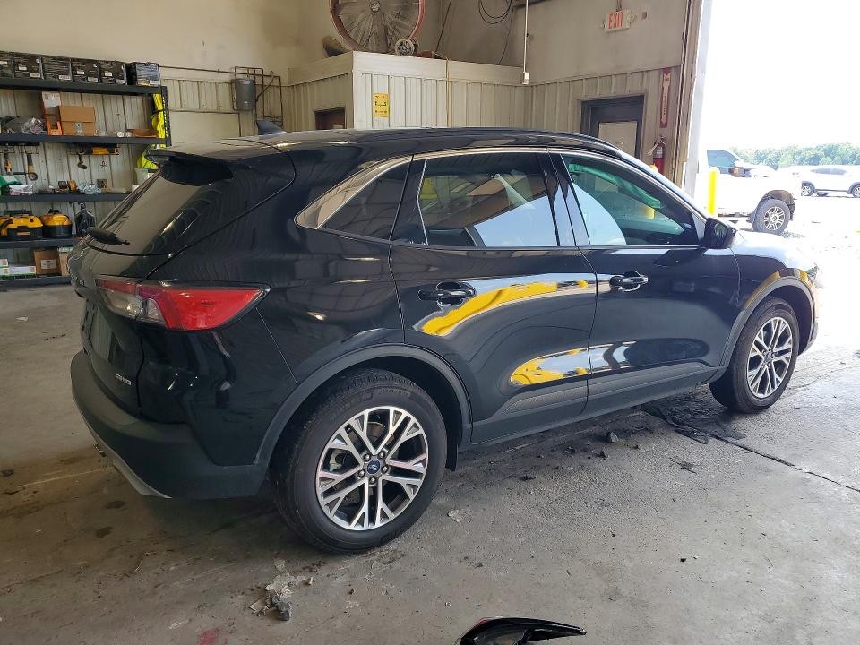 Photo 3 from auction – 2022 FORD ESCAPE with VIN 1FMCU9H67NUB91104