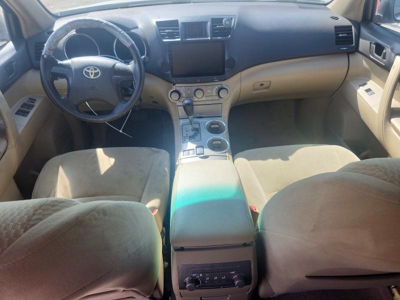 Photo 8 from auction – 2010 TOYOTA HIGHLANDER with VIN 5TDZK3EH3AS022574