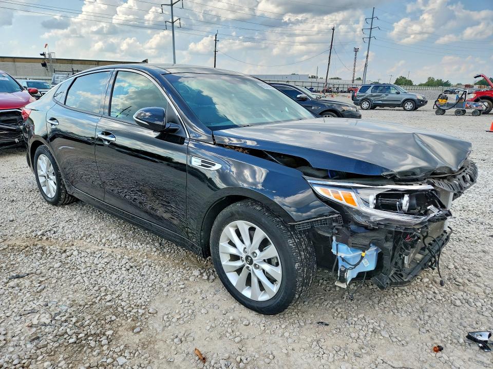 Photo 4 from auction – 2017 KIA OPTIMA with VIN 5XXGU4L37HG135731