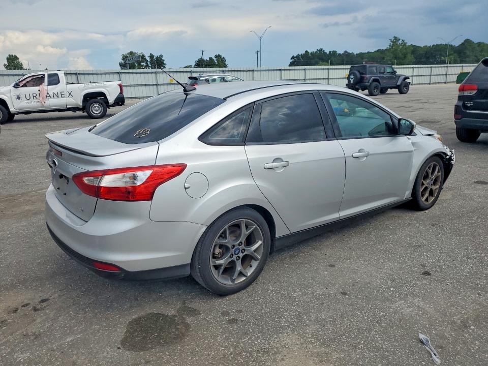 Photo 3 from auction – 2014 FORD FOCUS with VIN 1FADP3F23EL102346