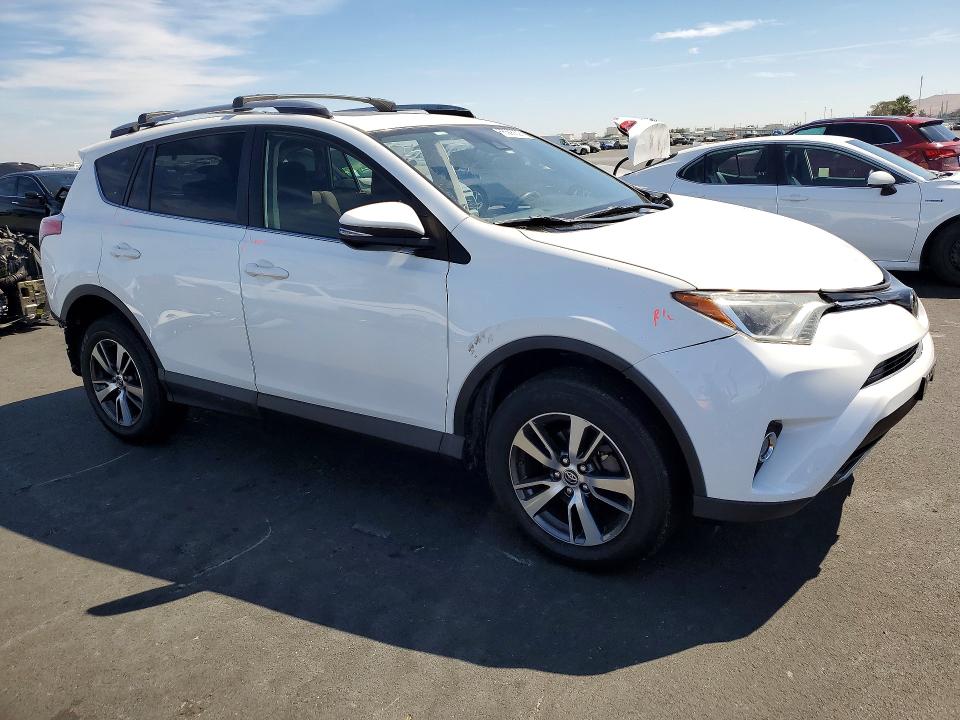 Photo 4 from auction – 2017 TOYOTA RAV4 with VIN JTMWFREV9HJ113971