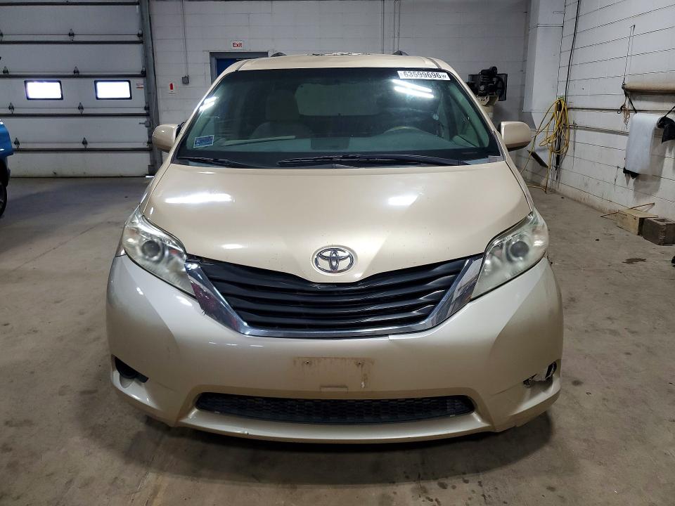 Photo 5 from auction – 2011 TOYOTA SIENNA with VIN 5TDKK3DCXBS062658