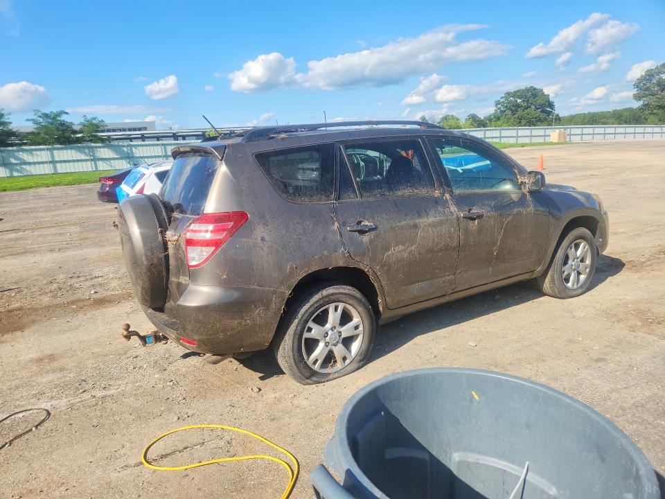 Photo 3 from auction – 2011 TOYOTA RAV4 with VIN JTMBK4DVXB5101679