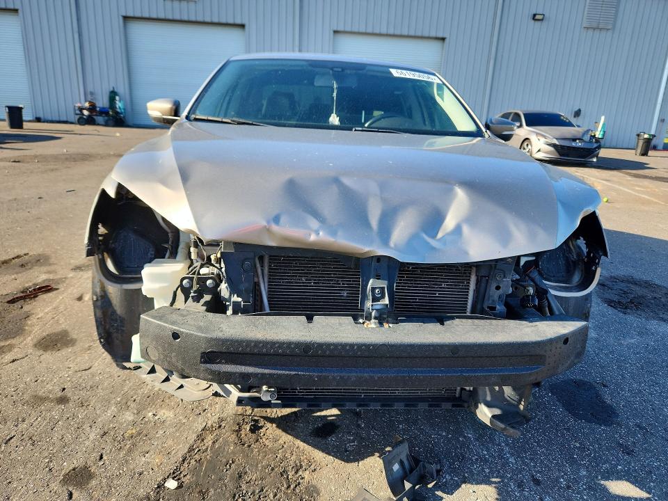 Photo 5 from auction – 2015 VOLKSWAGEN PASSAT with VIN 1VWAT7A35FC046974