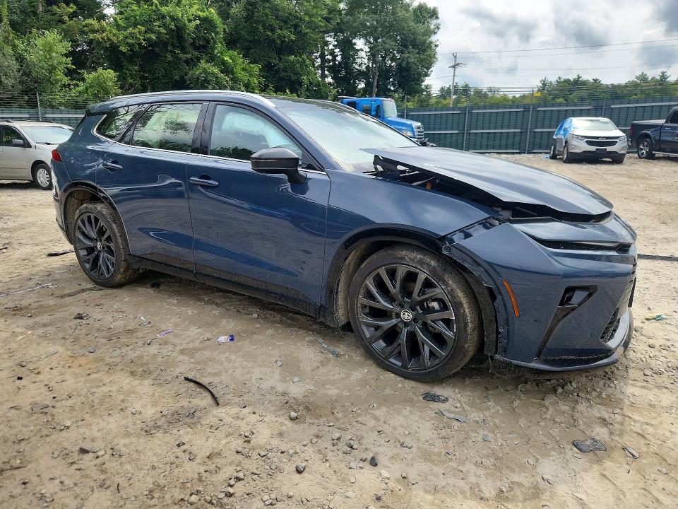 Снимка 4 от търг – 2025 TOYOTA CROWN SIGNIA с VIN JTDACAAJ8S3010978