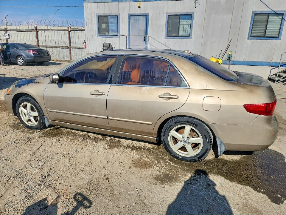 Photo 2 from auction – 2005 HONDA ACCORD with VIN JHMCM56895C006850