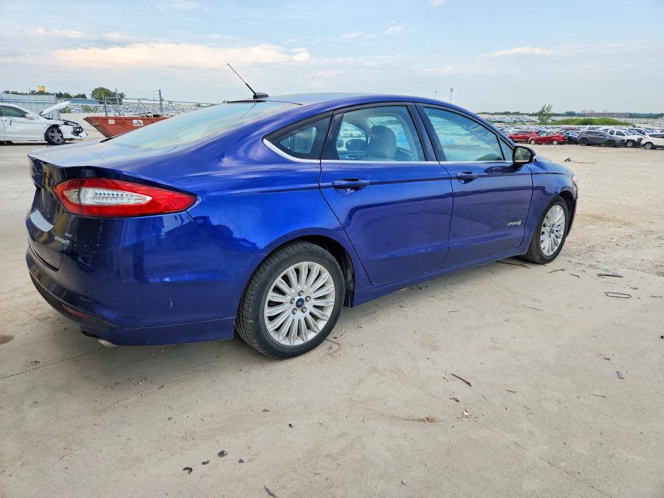 Photo 3 from auction – 2016 FORD FUSION with VIN 3FA6P0LU7GR388235