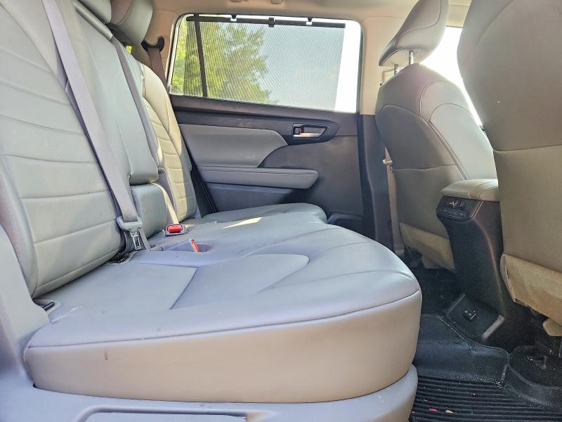Photo 11 from auction – 2022 TOYOTA HIGHLANDER with VIN 5TDHZRBH3NS216459