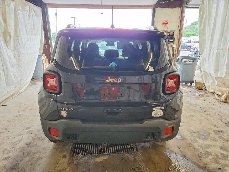 Photo 6 from auction – 2018 JEEP RENEGADE with VIN ZACCJBBB9JPH28612