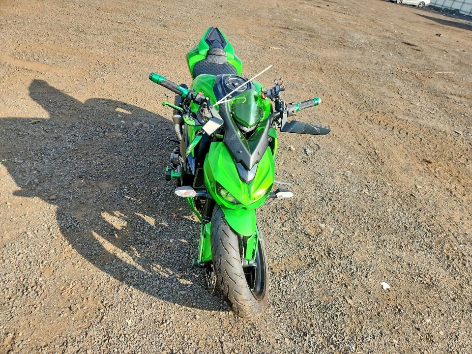 Снимка 2 от търг – 2015 KAWASAKI ZR1000 с VIN JKAZRCG10FA005807