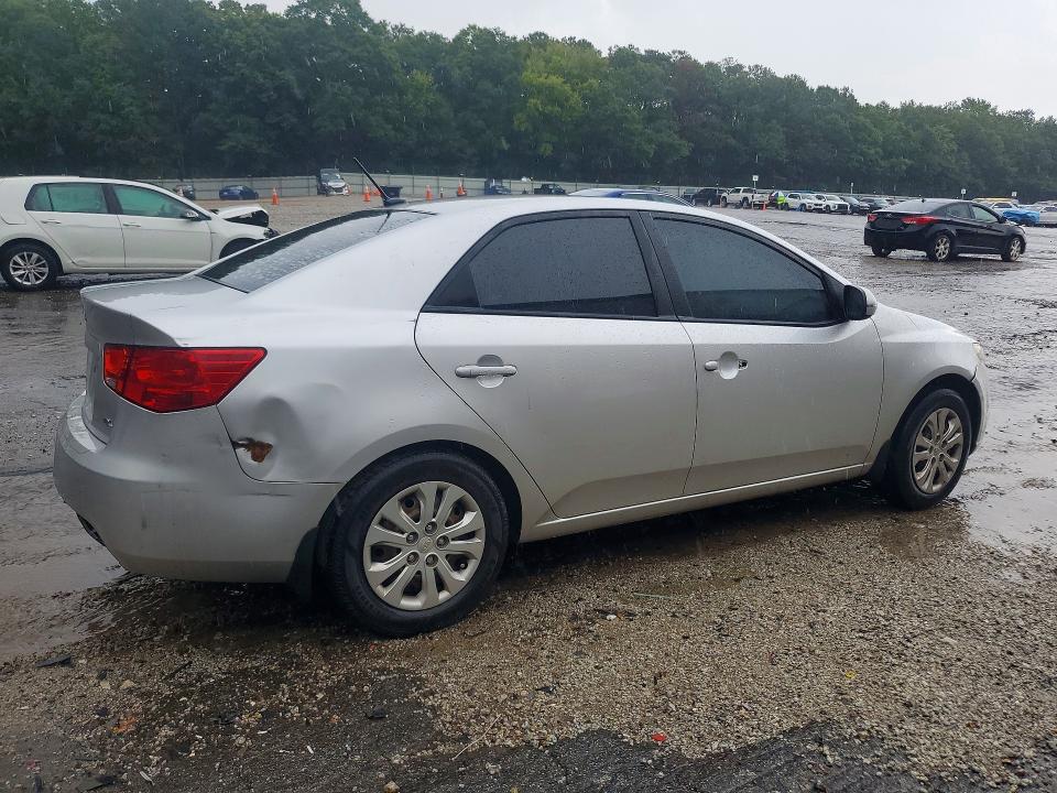 Photo 3 from auction – 2013 KIA FORTE with VIN KNAFU4A22D5696582