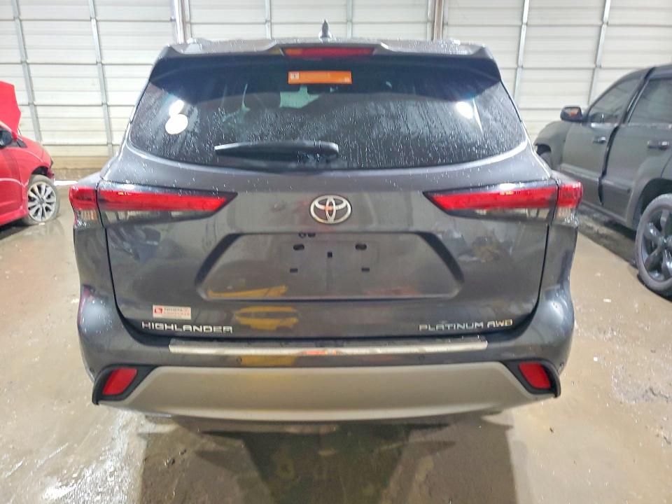 Photo 6 from auction – 2020 TOYOTA HIGHLANDER with VIN 5TDFZRBH7LS022845