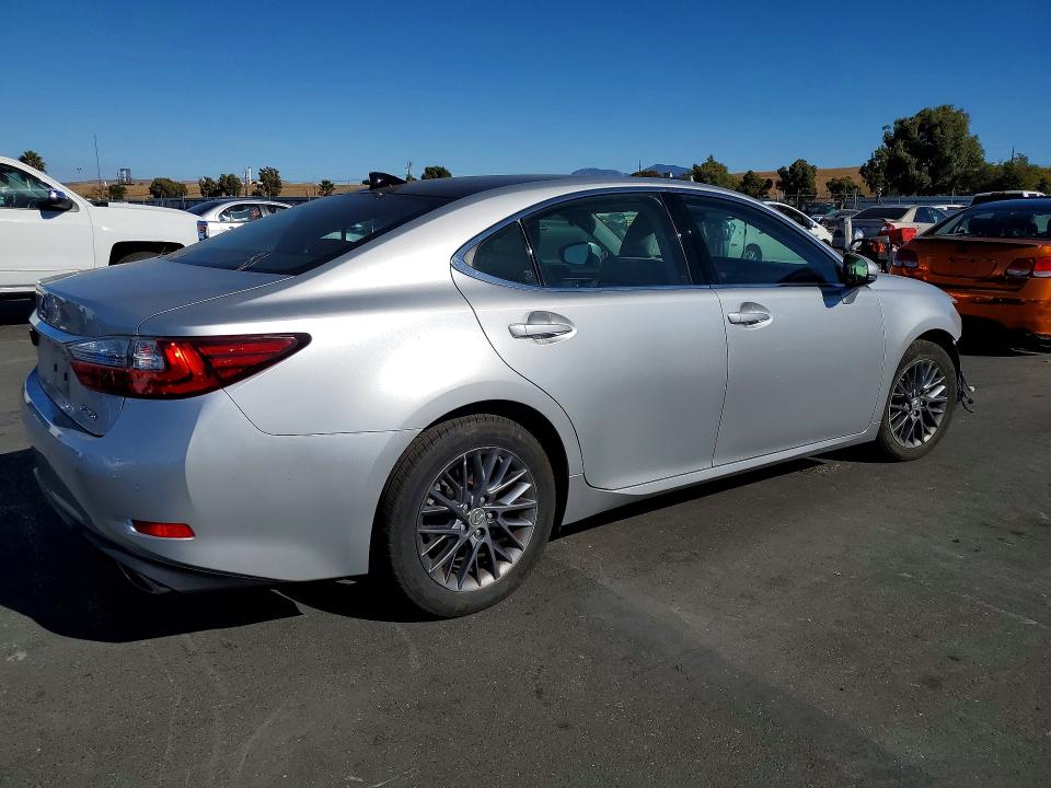 Photo 3 from auction – 2018 LEXUS ES with VIN 58ABK1GG3JU110342