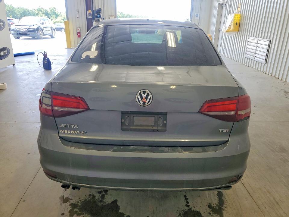 Photo 6 from auction – 2017 VOLKSWAGEN JETTA with VIN 3VW2B7AJ6HM348068