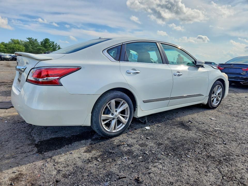 Photo 3 from auction – 2015 NISSAN ALTIMA with VIN 1N4AL3AP8FN356917