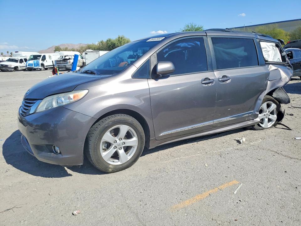 TOYOTA SIENNA 2017 with VIN 5TDKZ3DC0HS799209 - Photo from auction