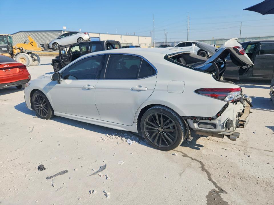 Photo 2 from auction – 2022 TOYOTA CAMRY with VIN 4T1K31AK0NU036787