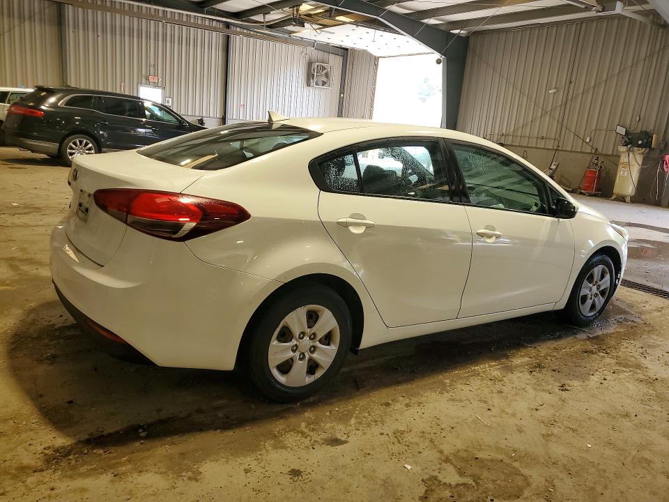 Photo 3 from auction – 2017 KIA FORTE with VIN 3KPFK4A70HE127521