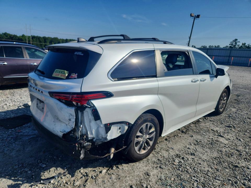 Photo 3 from auction – 2022 TOYOTA SIENNA with VIN 5TDYRKEC9NS087196