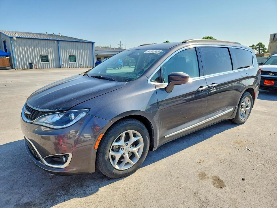 CHRYSLER PACIFICA 2017 with VIN 2C4RC1BG5HR505984 - Photo from auction