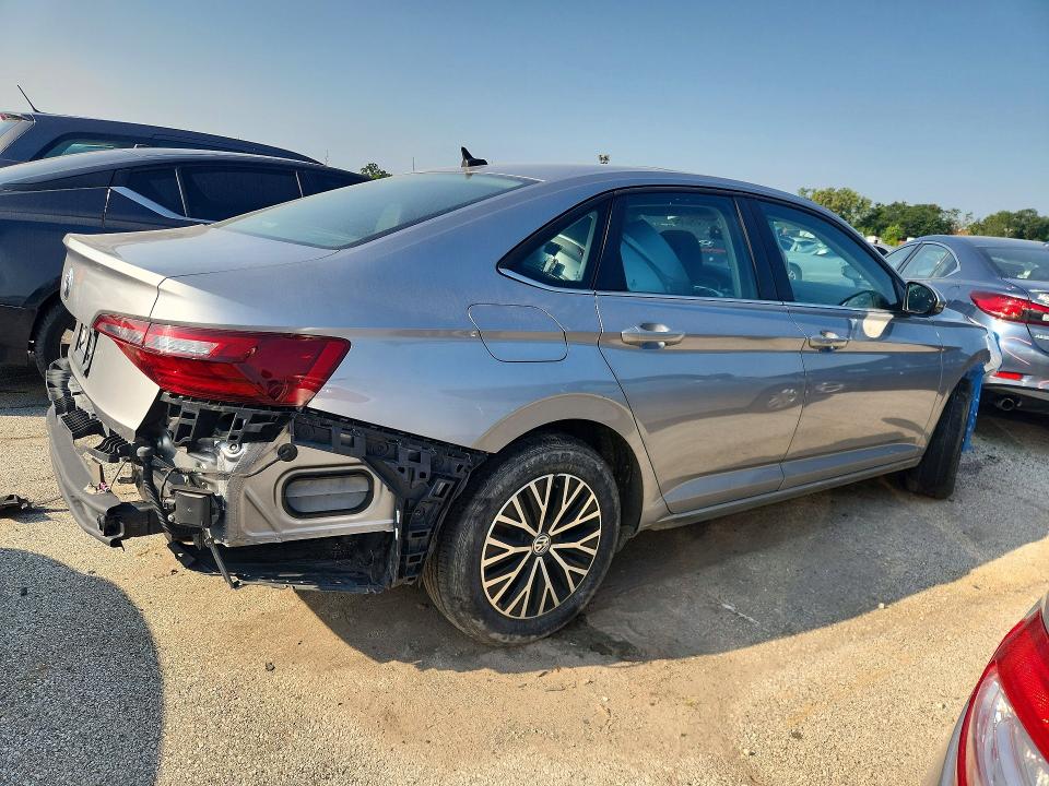Photo 3 from auction – 2021 VOLKSWAGEN JETTA with VIN 3VWC57BU3MM033095