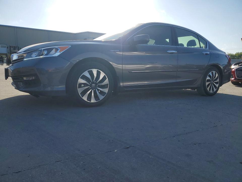Photo 1 from auction – 2017 HONDA ACCORD with VIN JHMCR6F32HC013395