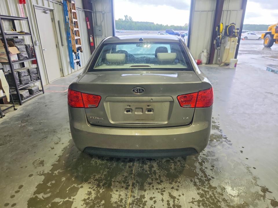 Photo 6 from auction – 2010 KIA FORTE with VIN KNAFU4A23A5058224