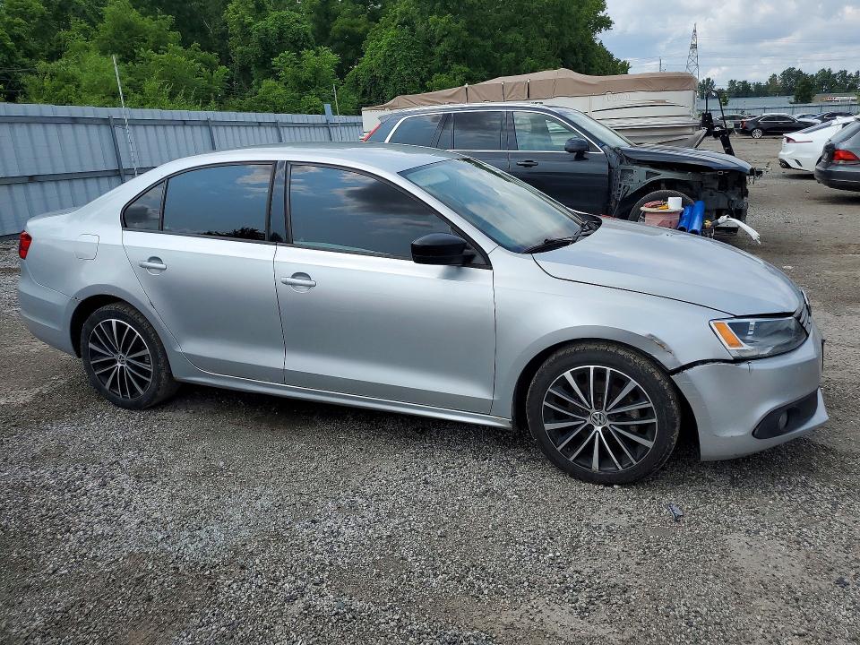Photo 4 from auction – 2013 VOLKSWAGEN JETTA with VIN 3VW2K7AJ0DM403799