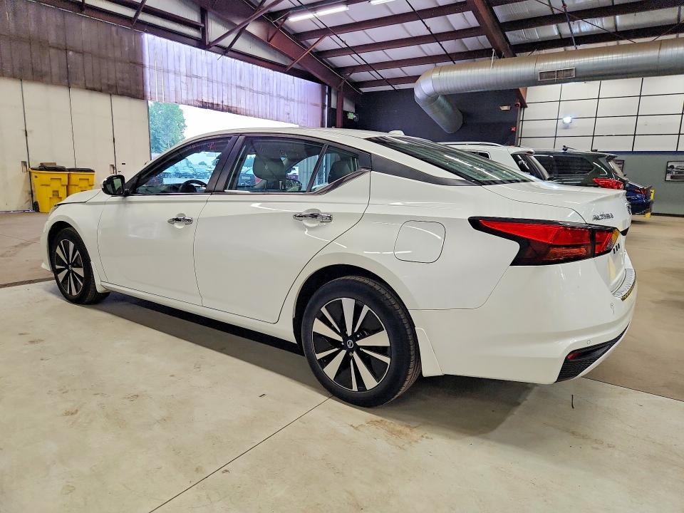 Photo 2 from auction – 2022 NISSAN ALTIMA with VIN 1N4BL4DWXNN336678