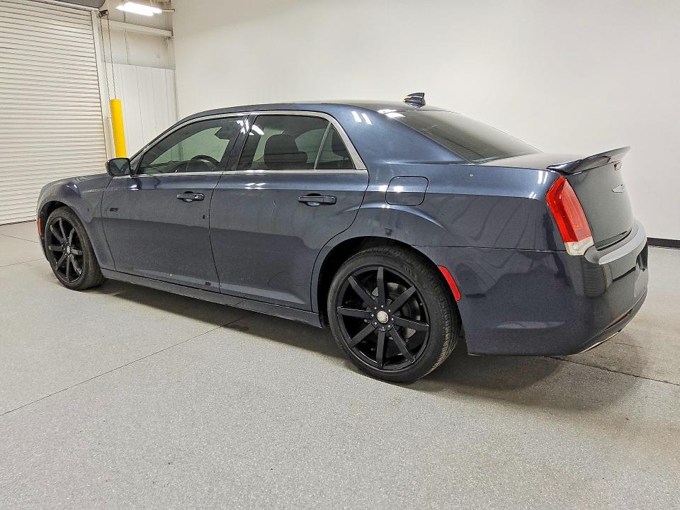 Photo 2 from auction – 2018 CHRYSLER 300 with VIN 2C3CCAAG7JH331780