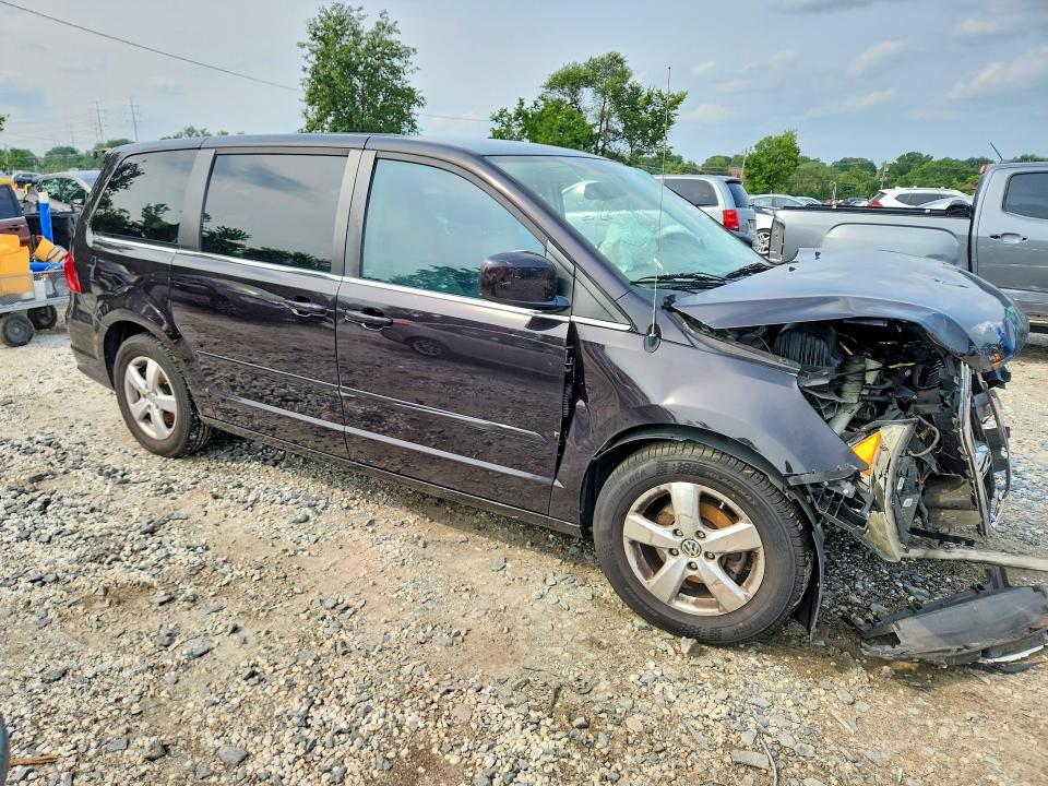 Photo 4 from auction – 2010 VOLKSWAGEN ROUTAN with VIN 2V4RW3D11AR324811