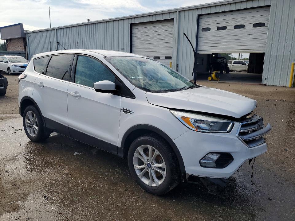 Photo 4 from auction – 2017 FORD ESCAPE with VIN 1FMCU0GD0HUD15536