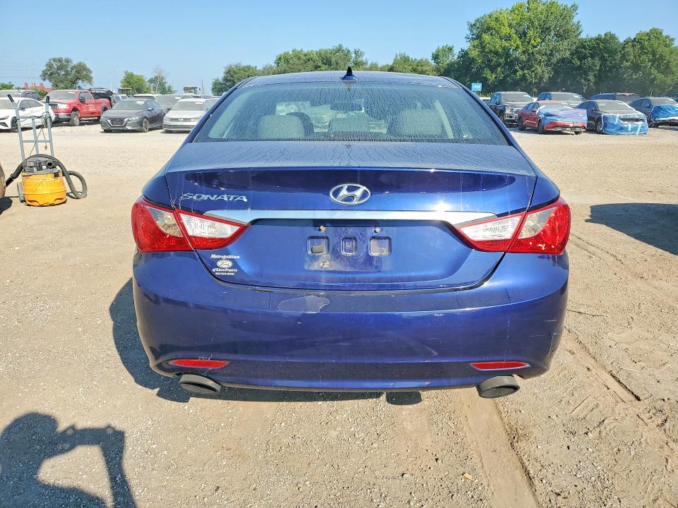Photo 6 from auction – 2011 HYUNDAI SONATA with VIN 5NPEC4AC2BH179547