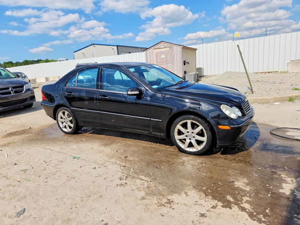 Photo 4 from auction – 2003 MERCEDES-BENZ C with VIN WDBRF40JX3F429345