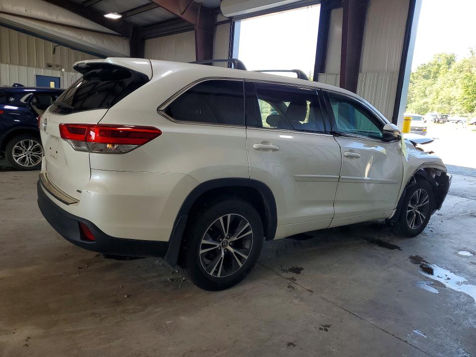 Photo 3 from auction – 2018 TOYOTA HIGHLANDER with VIN 5TDBZRFH3JS870419