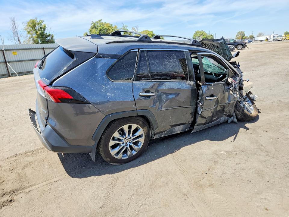 Photo 3 from auction – 2022 TOYOTA RAV4 with VIN JTMY1RFV0ND087650
