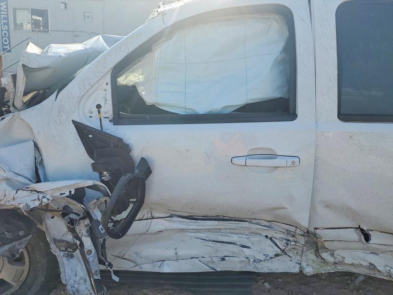 Photo 7 from auction – 2011 CHEVROLET TAHOE with VIN 1GNSCAE04BR230032