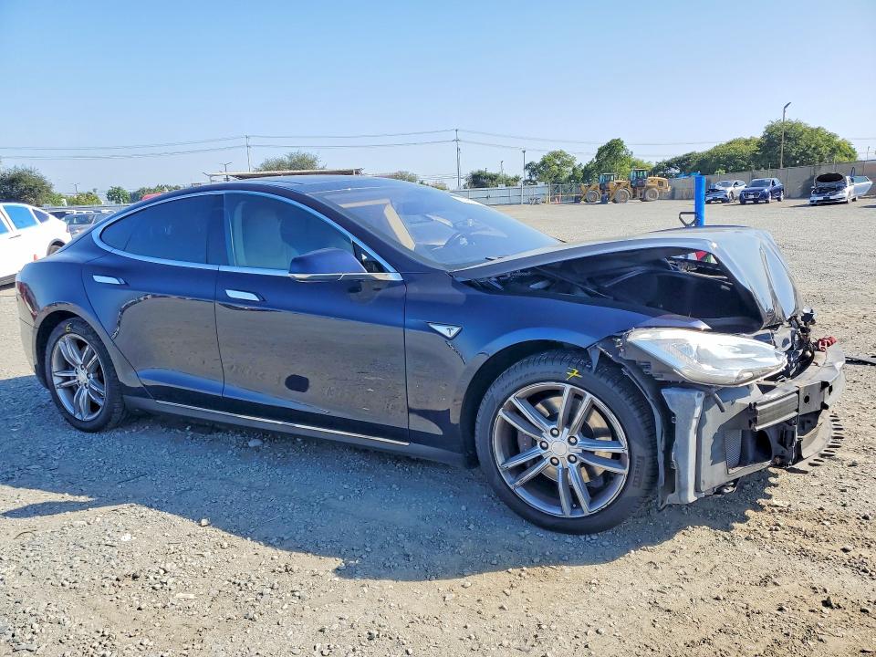 Photo 4 from auction – 2014 TESLA MODEL S with VIN 5YJSA1H13EFP46279