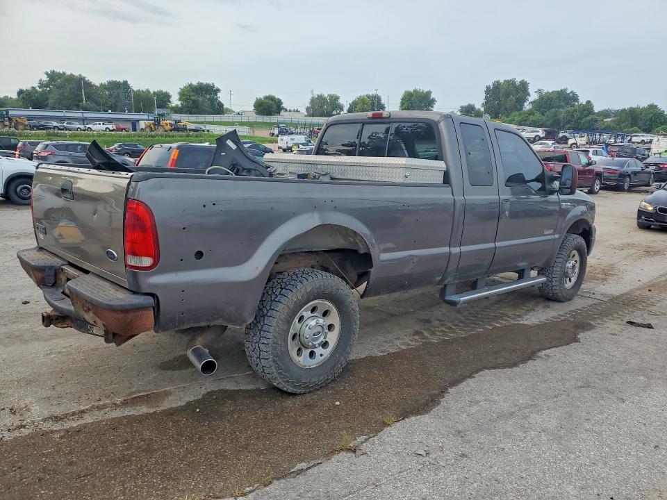 Photo 3 from auction – 2005 FORD F350 with VIN 1FTWX33P05EC75524