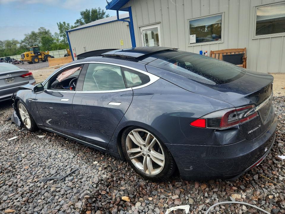 Photo 2 from auction – 2016 TESLA MODEL S with VIN 5YJSA1E23GF128444