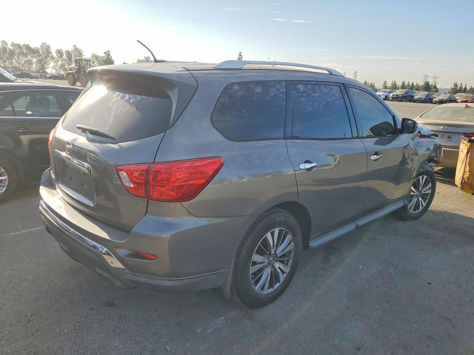Photo 3 from auction – 2017 NISSAN PATHFINDER with VIN 5N1DR2MNXHC911497