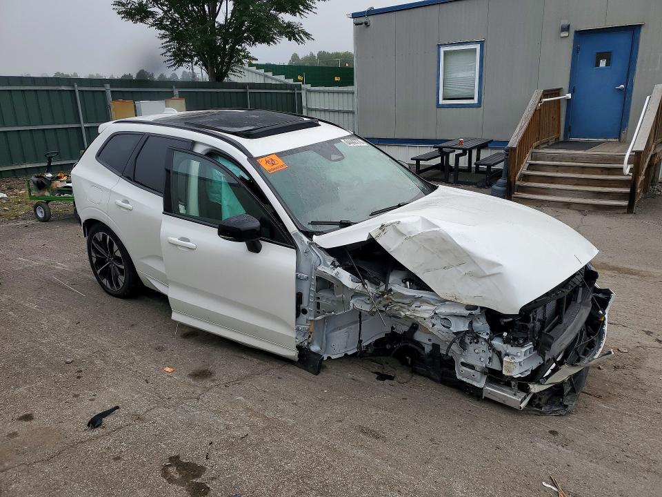 Photo 4 from auction – 2026 VOLVO XC60 with VIN YV4M12RC8T1492294