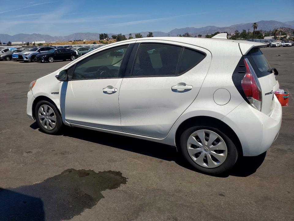 Photo 2 from auction – 2015 TOYOTA PRIUS C with VIN JTDKDTB30F1112791